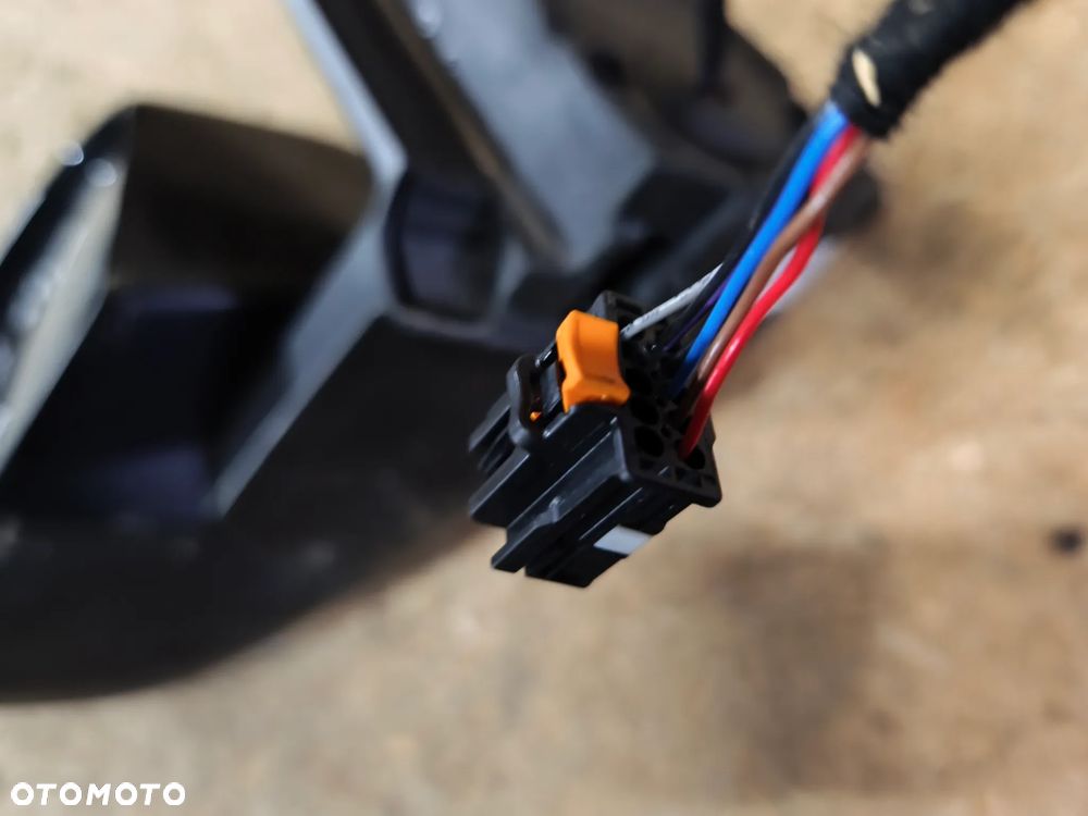 LUSTERKO LEWE 6 PIN CITROEN C4 III E-C4 - 4