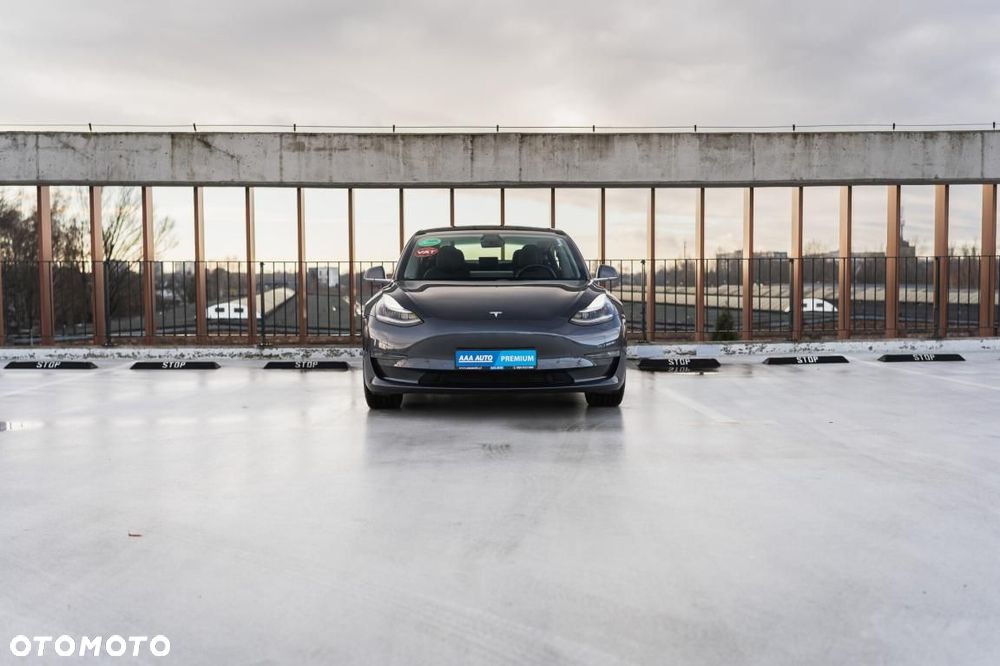 Tesla Model 3 - 12