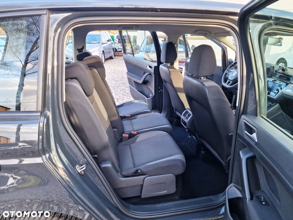 Volkswagen Touran - 16