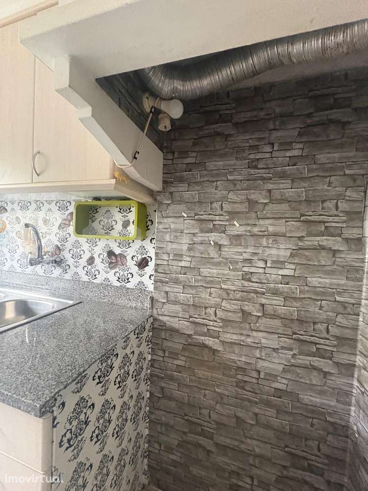 Oportunidade em Linda-a-Velha: Apartamento T1 com Enorme Potencial! - Grande imagem: 4/12