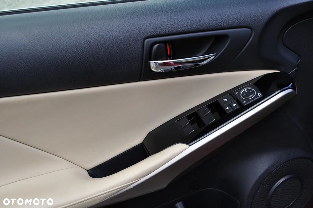 Lexus IS 200t Prestige - 16