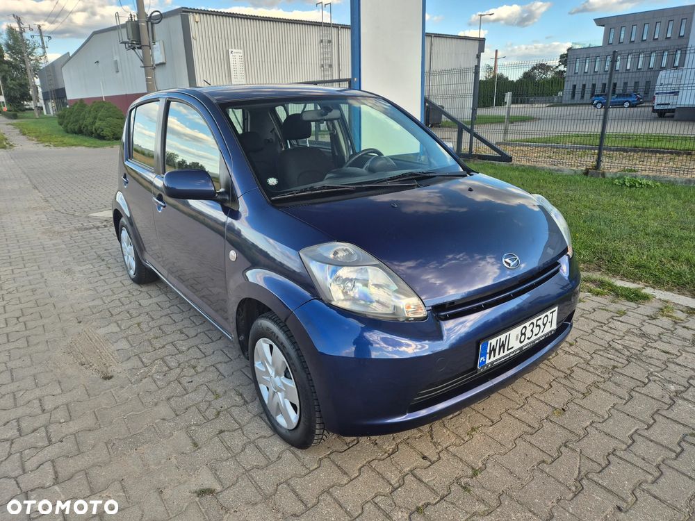 Daihatsu Sirion - 2