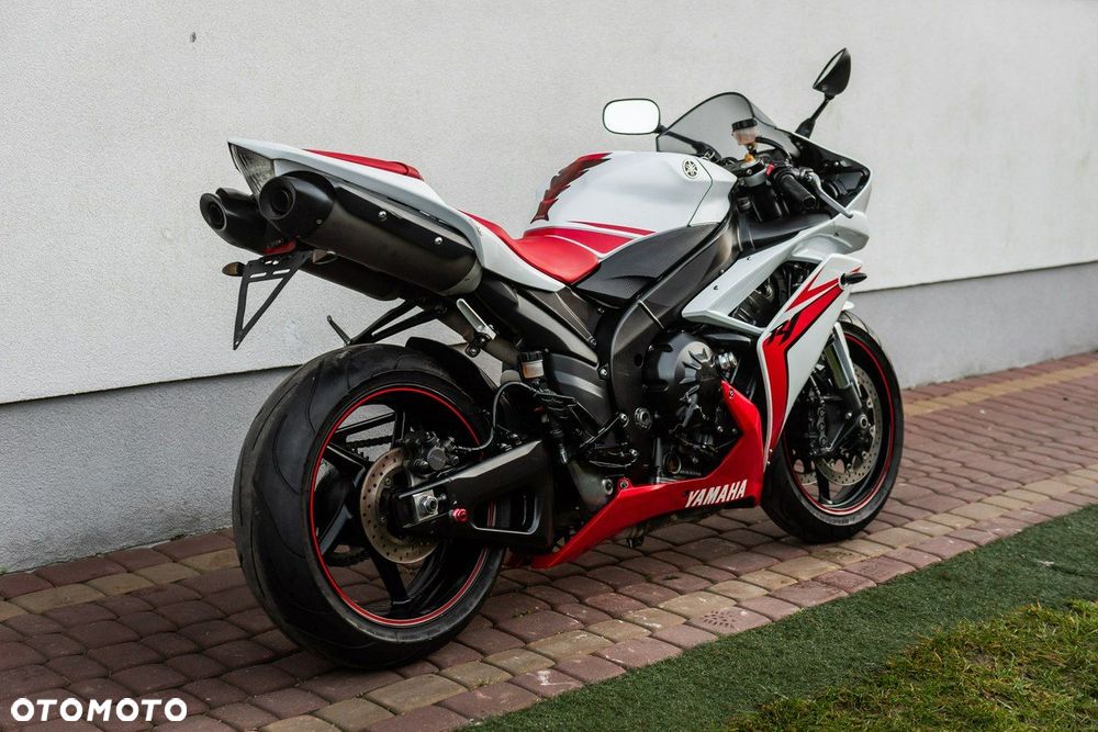 Yamaha R1 - 3