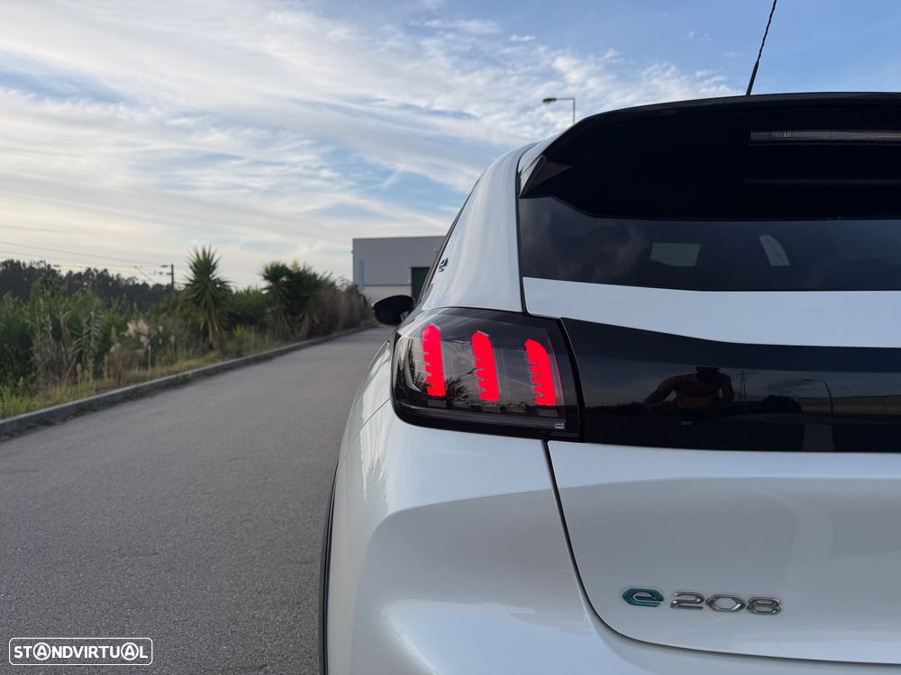 Peugeot e-208 Allure Pack - 17