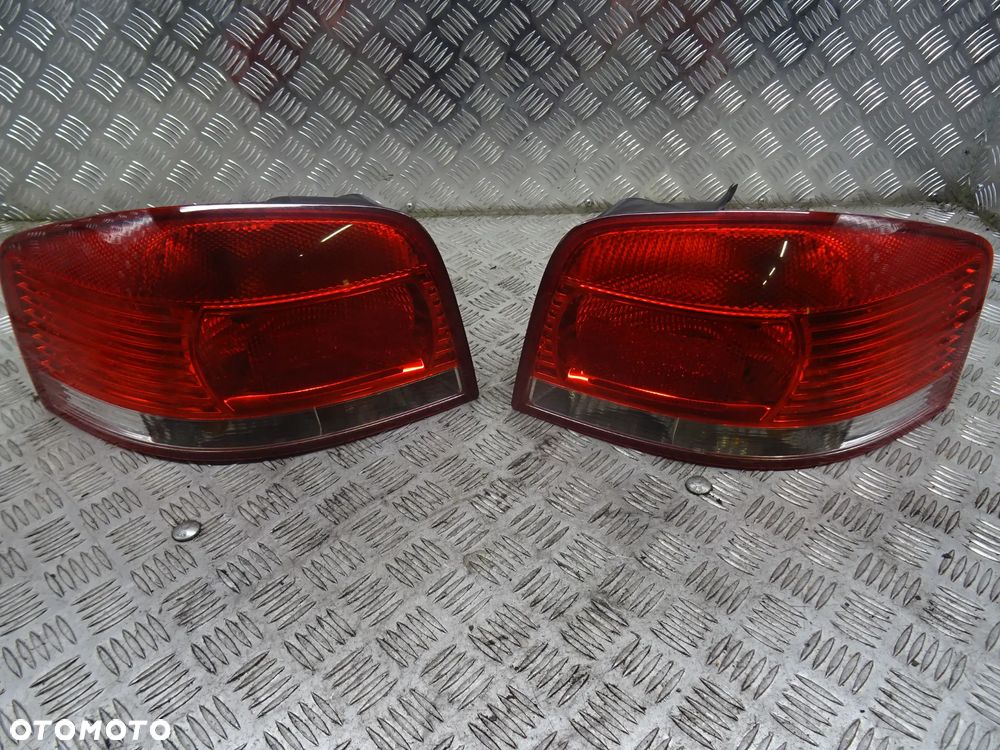 AUDI A3 8P 03-07 2.0 TDI LAMPA TYLNA PRAWY TYŁ 8P0945257 - 1