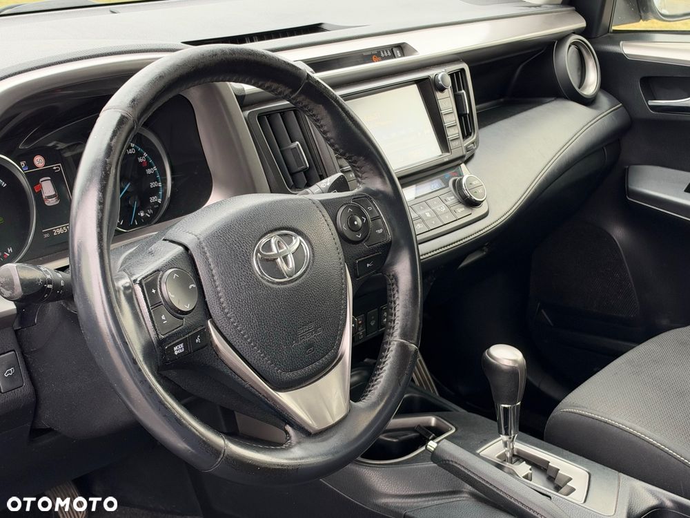 Toyota RAV4 Hybrid Premium 4x2 - 18