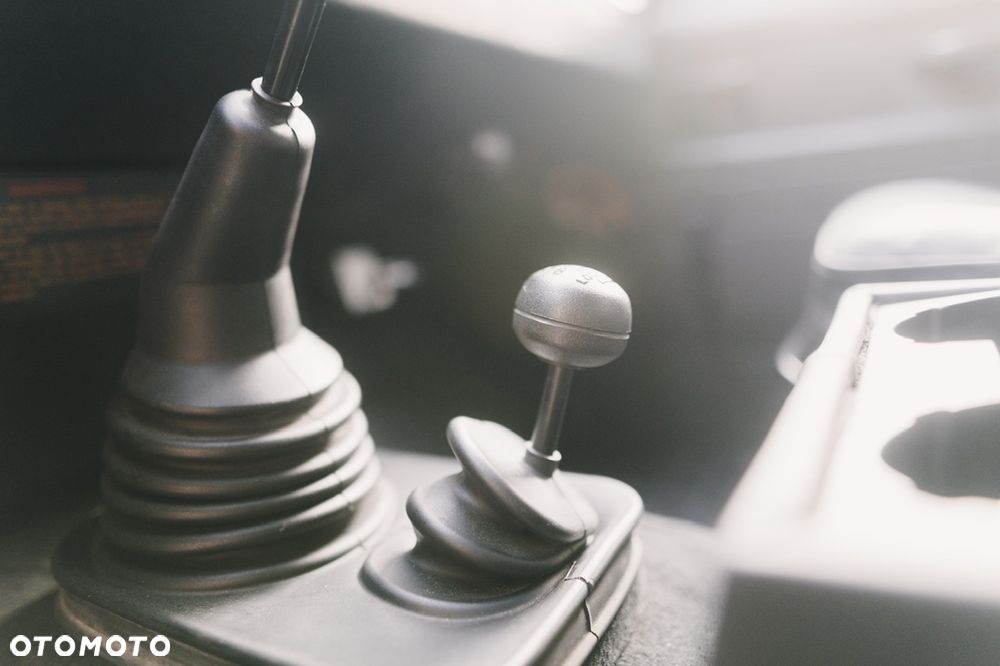 Land Rover Defender 2.5 TDI - 11