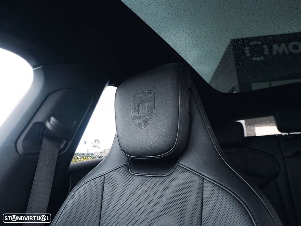 Porsche Taycan Cross Turismo 4S - 35