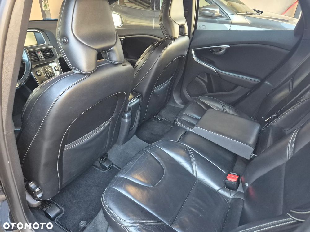 Volvo V40 D2 R Design - 19