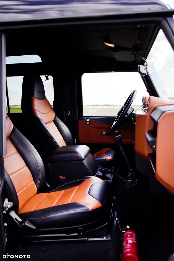 Land Rover Defender - 2