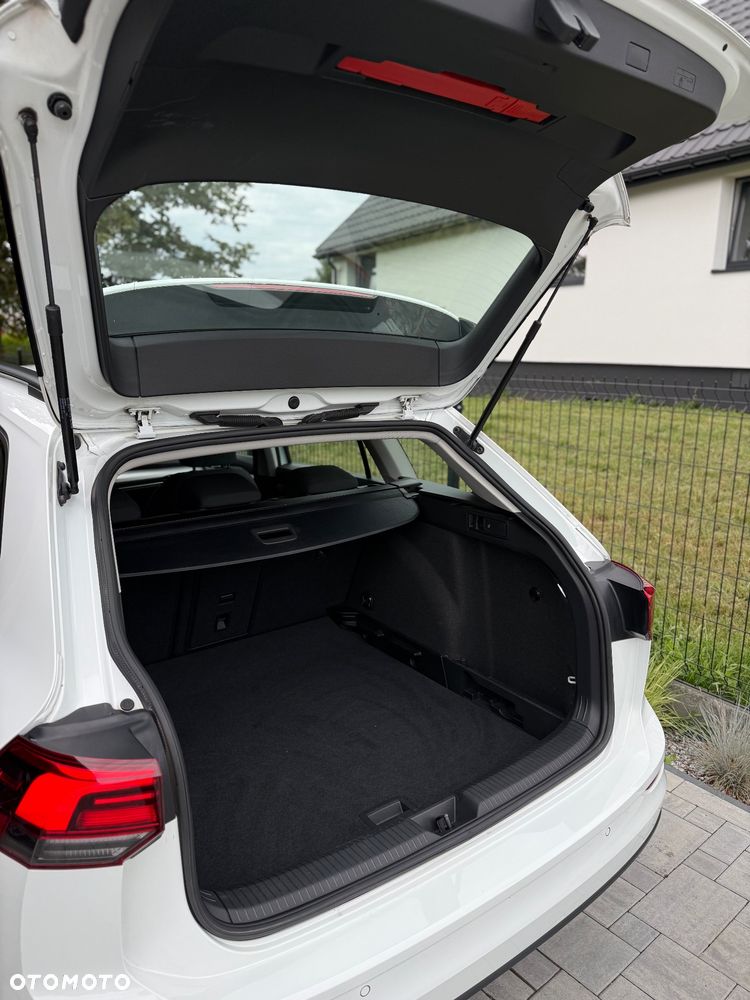 Volkswagen Golf 1.5 eTSI Life DSG - 25