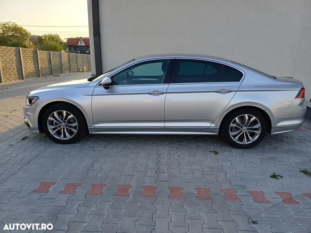 Volkswagen Passat - 1