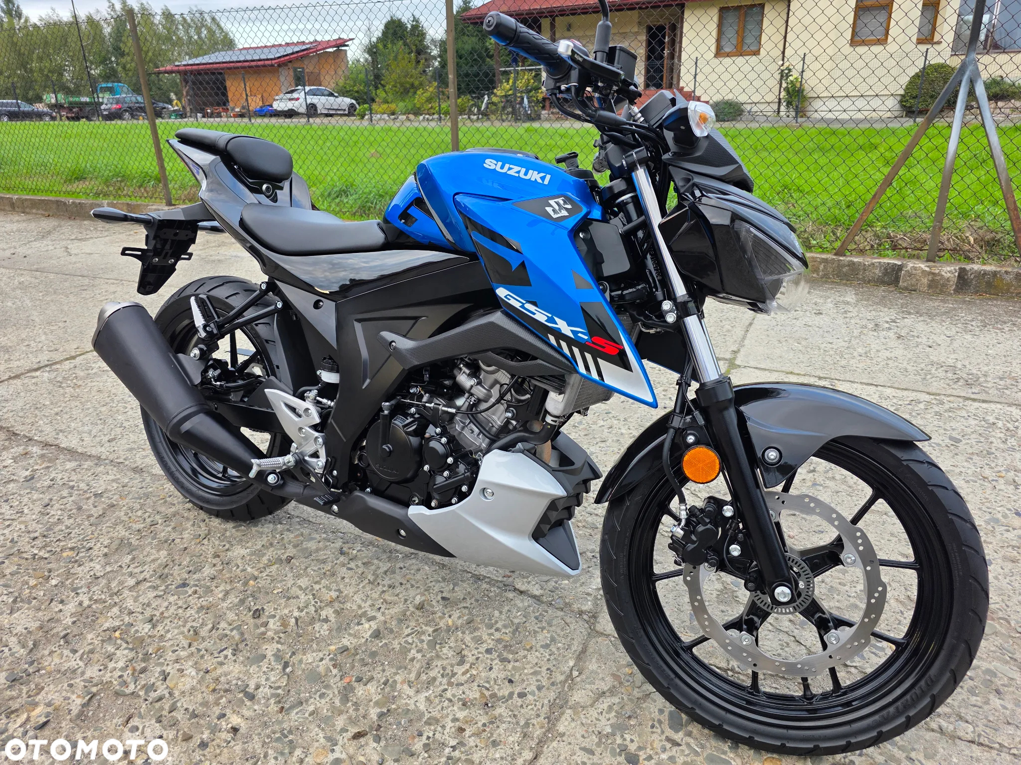 Suzuki GSX - 16