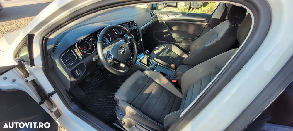 Volkswagen Golf - 8