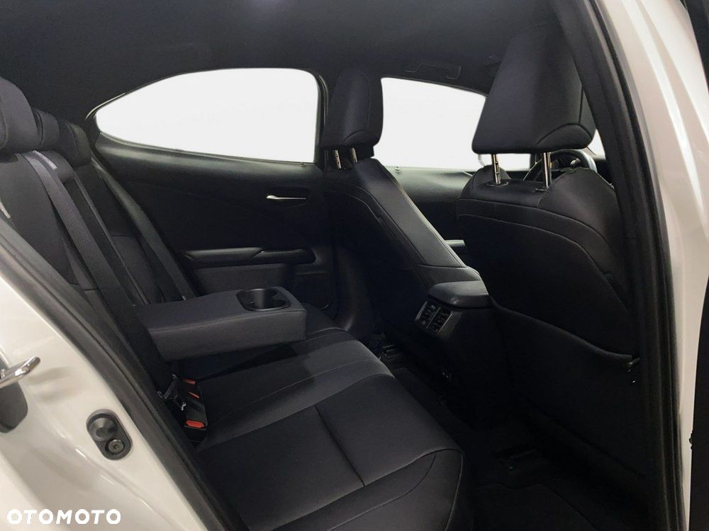 Lexus UX - 15