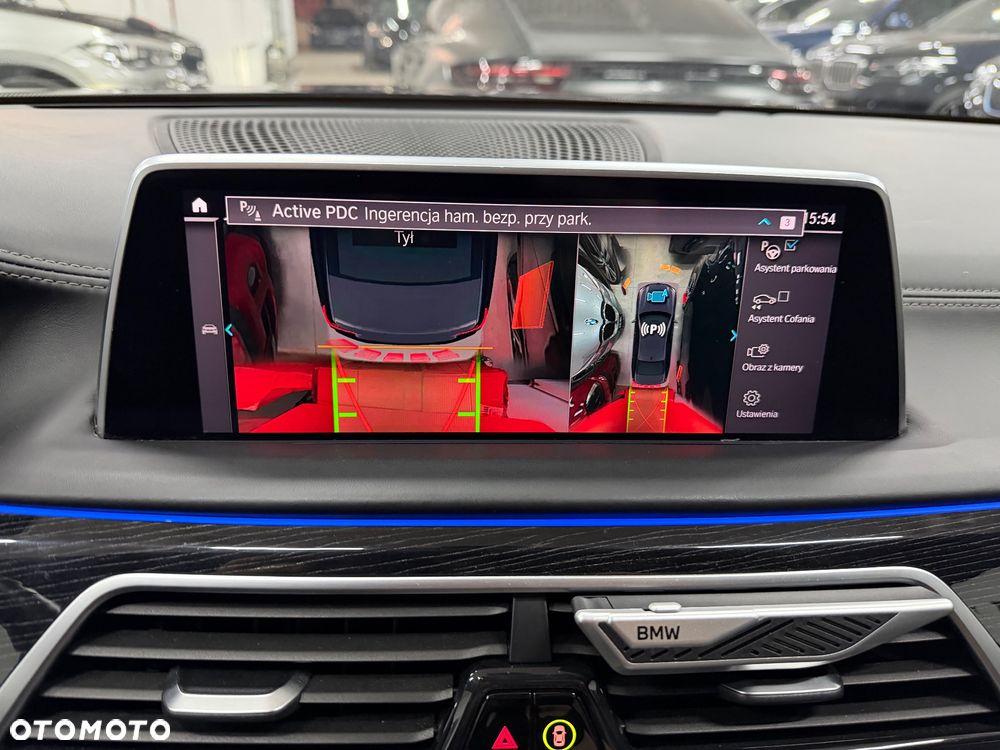 BMW Seria 7 745e sport - 37