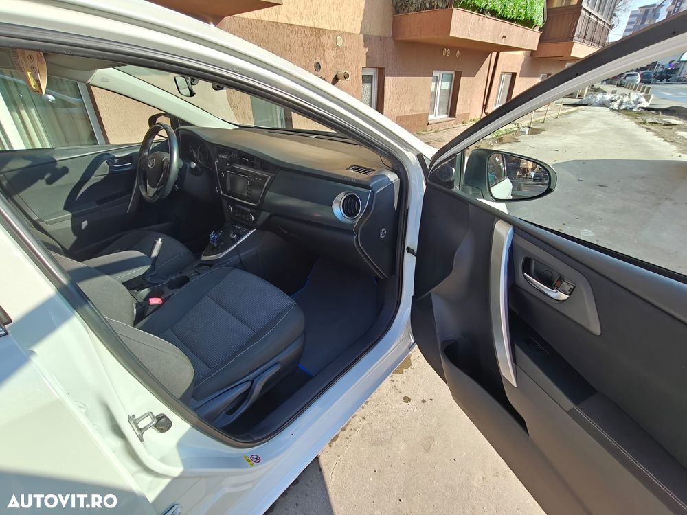 Toyota Auris 1.8 L VVT-i Sol+ - 5