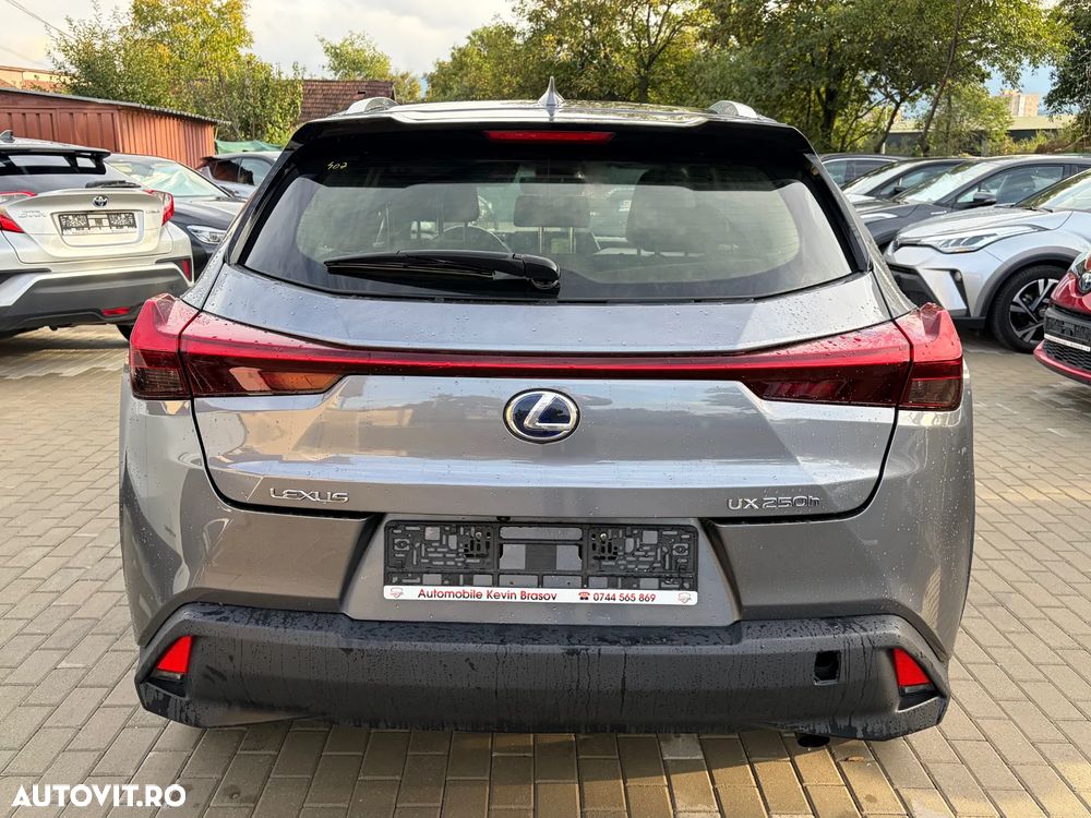 Lexus UX 250h - 5