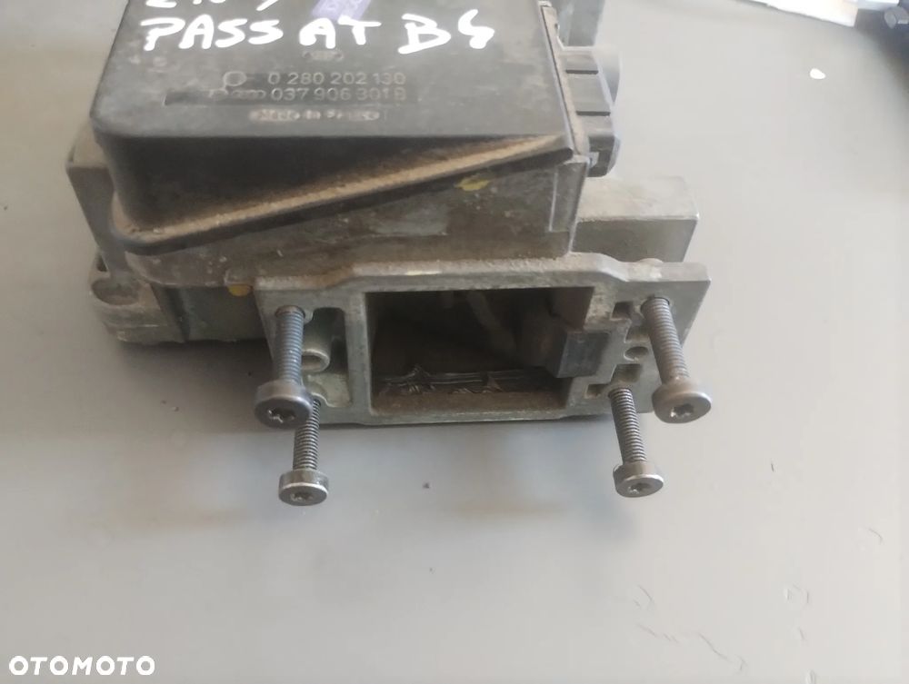 VOLKSWAGEN PASSAT B4 91-96 r. 2,0 B 85 kW przepływomierz BOSCH 0280202130 + - 3
