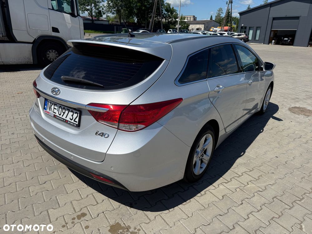 Hyundai i40 Kombi blue 1.6 Family+ - 9