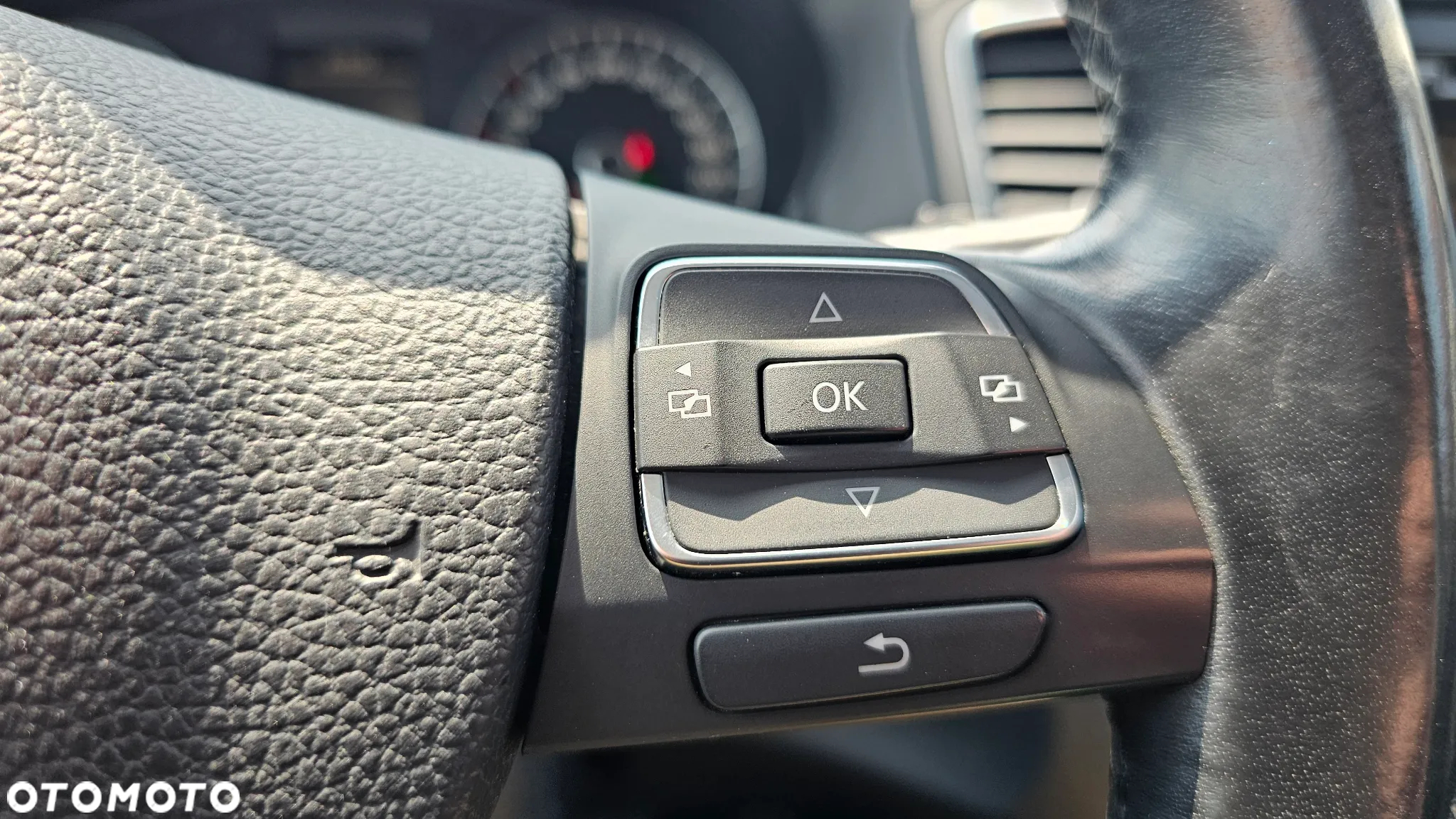 Volkswagen Sharan 2.0 TDI Comfortline DSG - 21