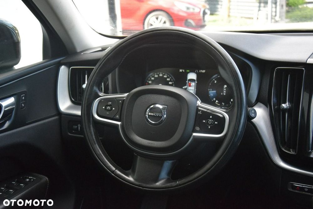 Volvo XC 60 D5 AWD Momentum - 35
