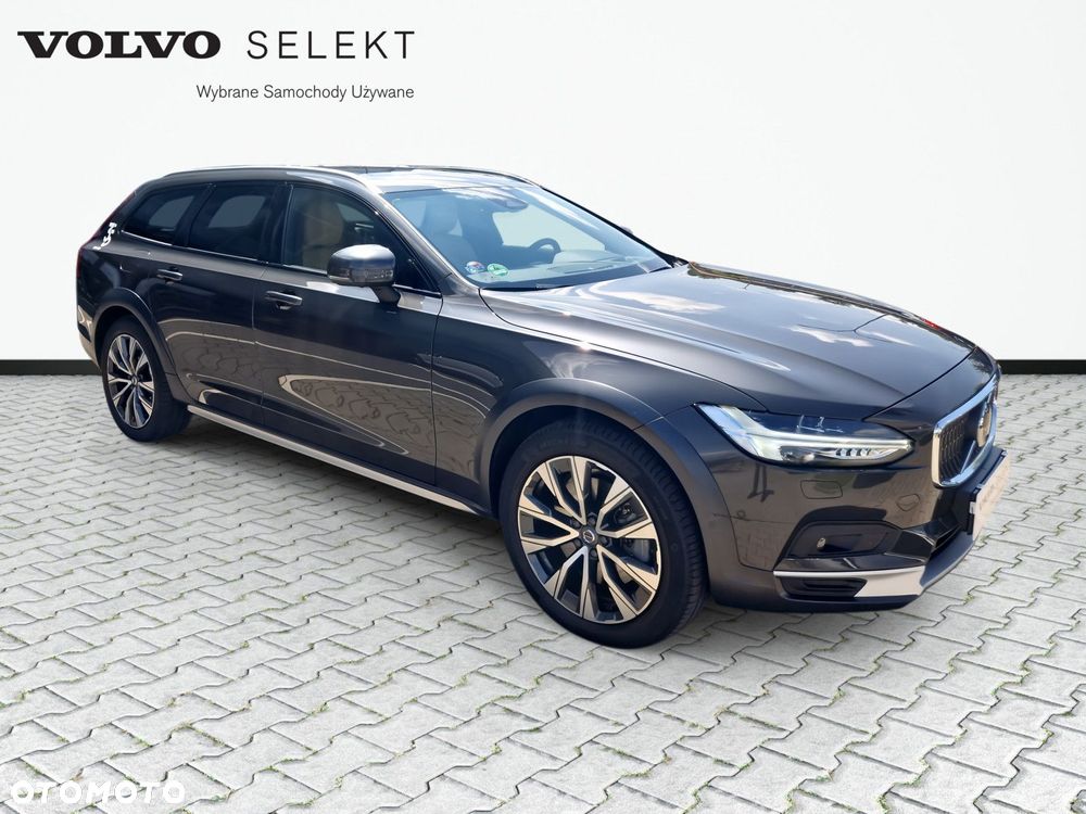 Volvo V90 Cross Country - 3