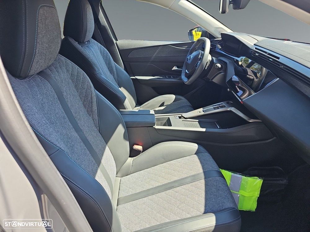 Peugeot 408 1.2 PureTech Allure EAT8 - 16