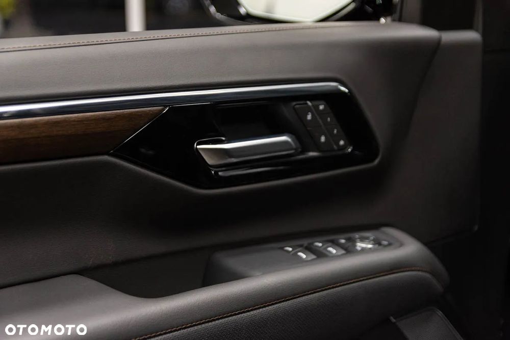 Chevrolet Suburban - 26