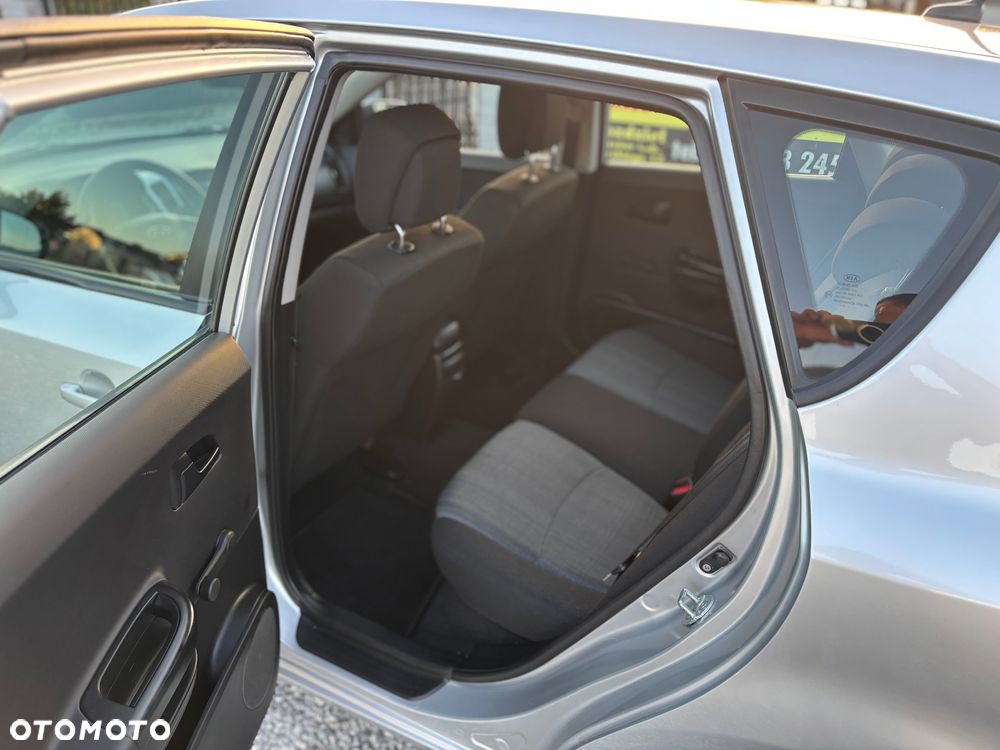 Kia Ceed - 8