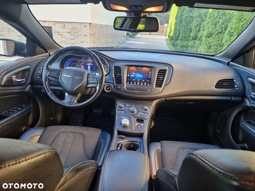 Chrysler 200 - 13