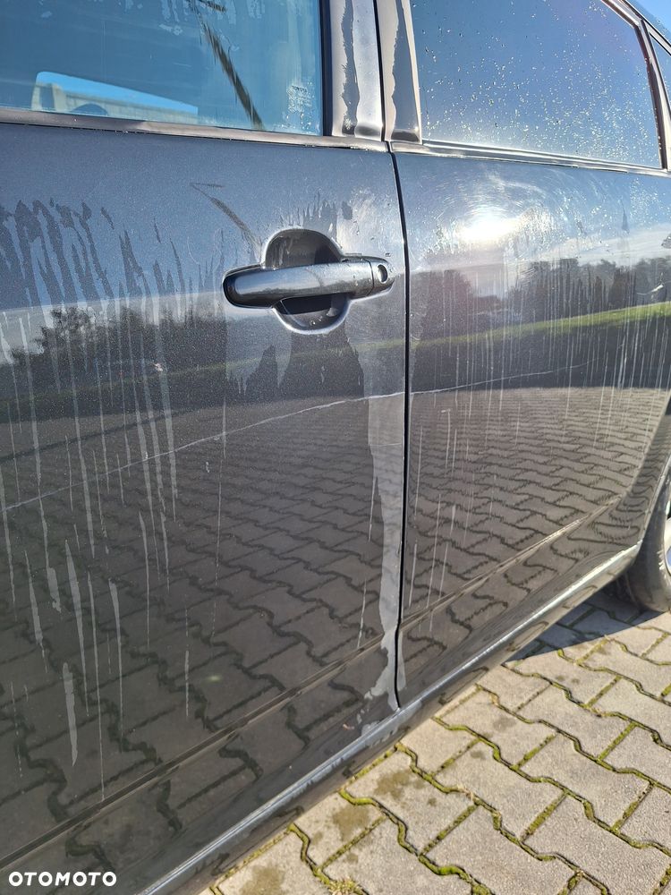 Toyota Corolla Verso 2.2 D-4D Gold - 4