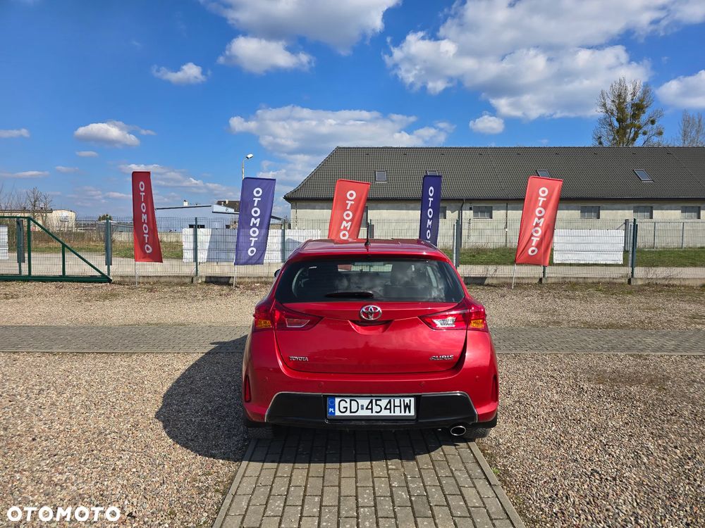 Toyota Auris 1.6 Premium + - 7