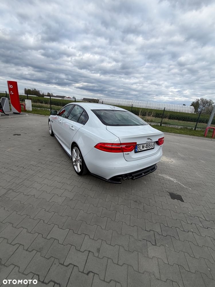 Jaguar XE 2.0 D R-Sport - 3