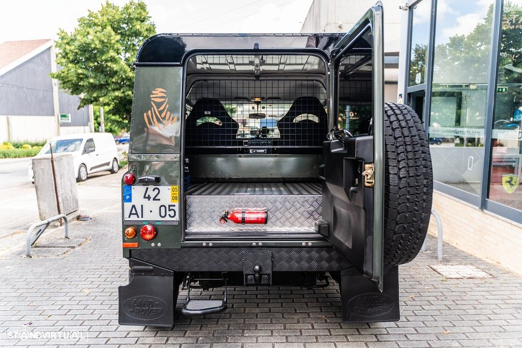 Land Rover Defender - 42