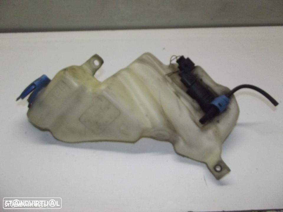 vw passat deposito da agua do limpa vidros c/os 2 motores - 2