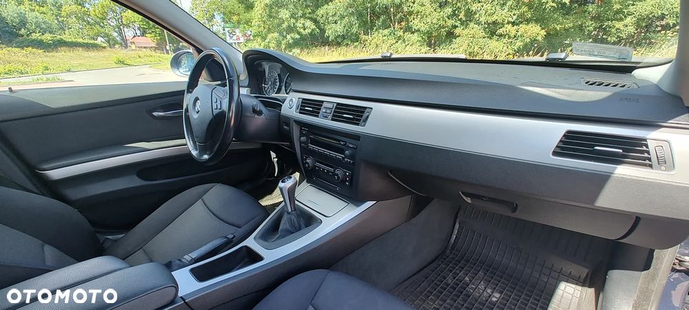 BMW Seria 3 318i - 9