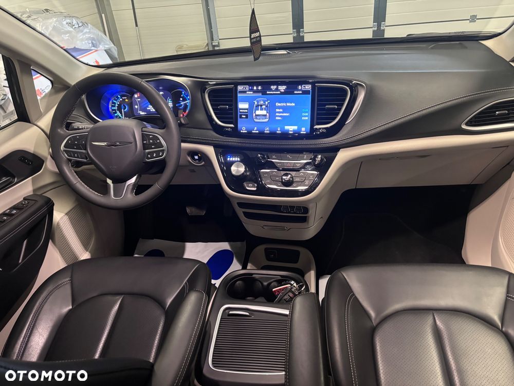 Chrysler Pacifica - 18