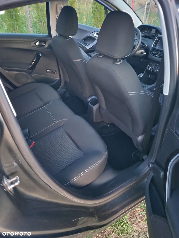 Peugeot 208 1.2 PureTech Active - 11