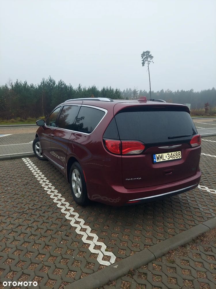 Chrysler Pacifica - 2