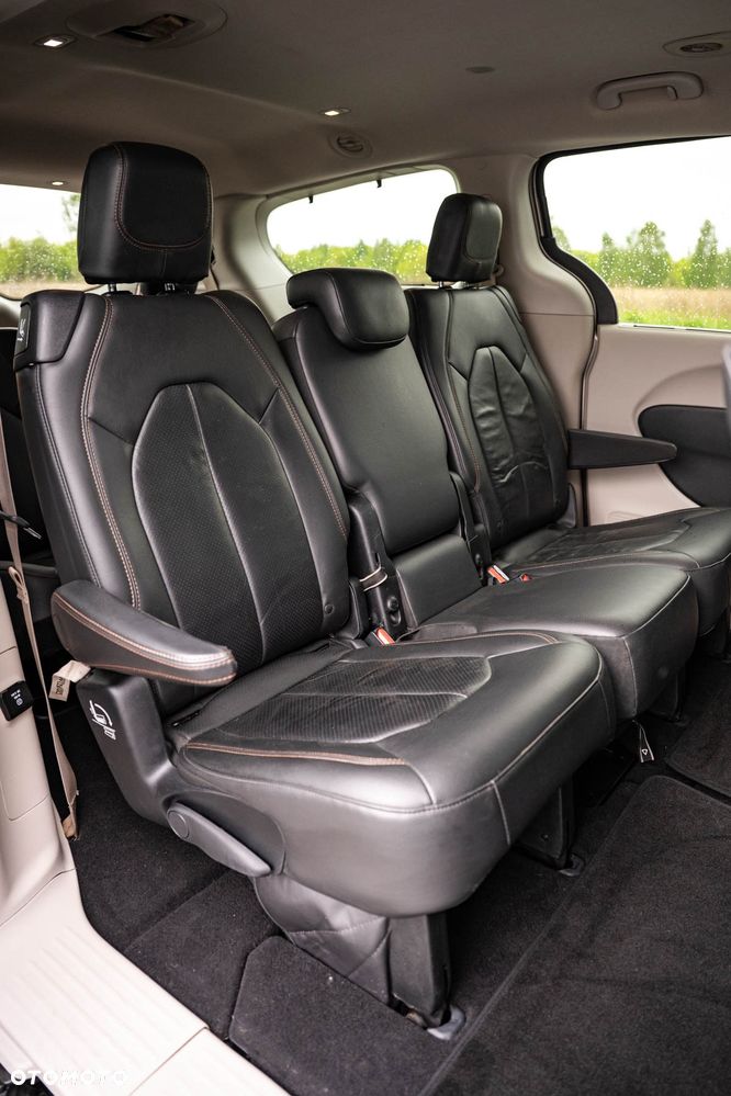 Chrysler Pacifica - 23