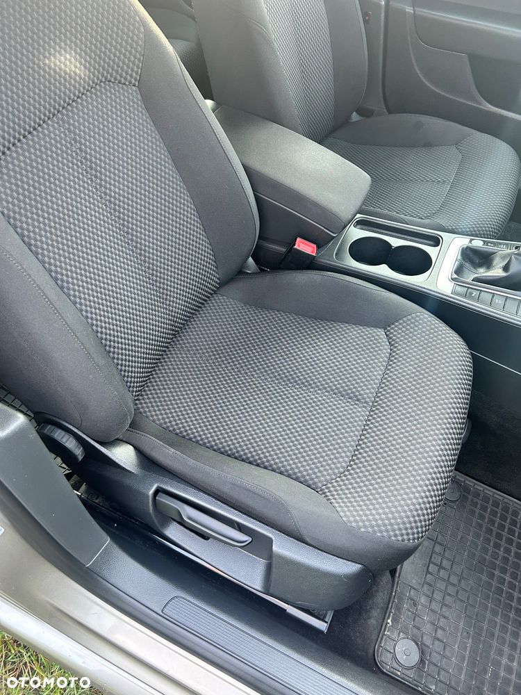 Volkswagen Passat 1.6 TDI Trendline - 24