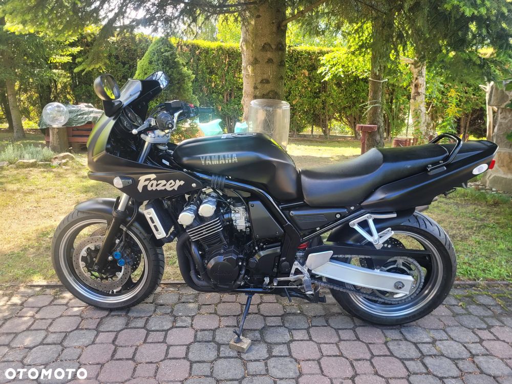 Yamaha FZS - 16