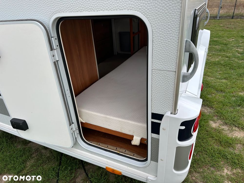 Dethleffs 550 NOMAD z przedsionkiem Isabella i łóżkami piętrowymi. - 6