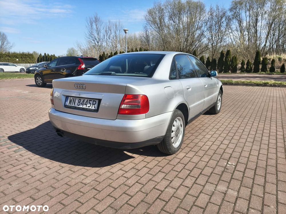 Audi A4 Limousine - 4