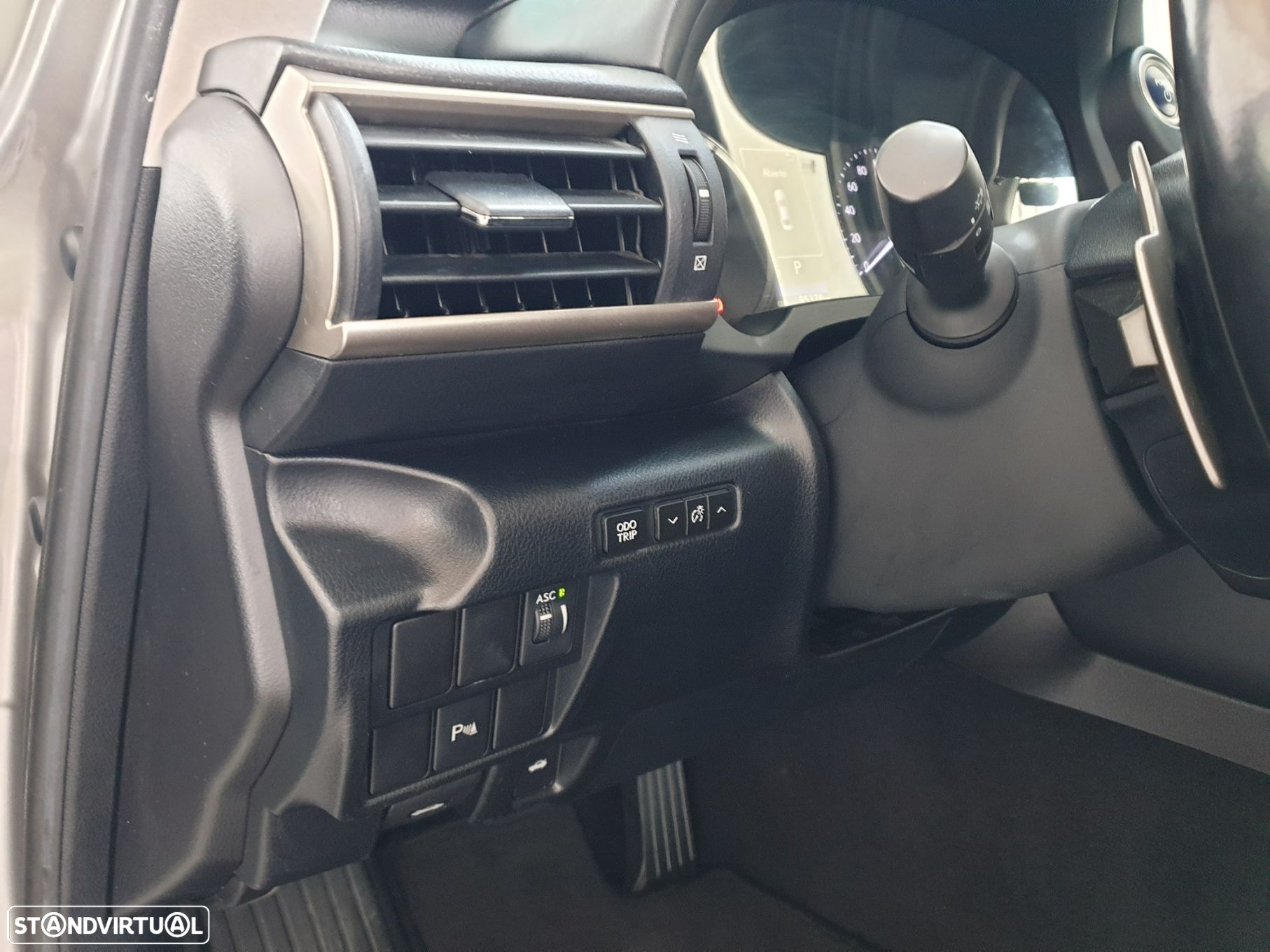 Lexus IS 300H Sport Edition - 14