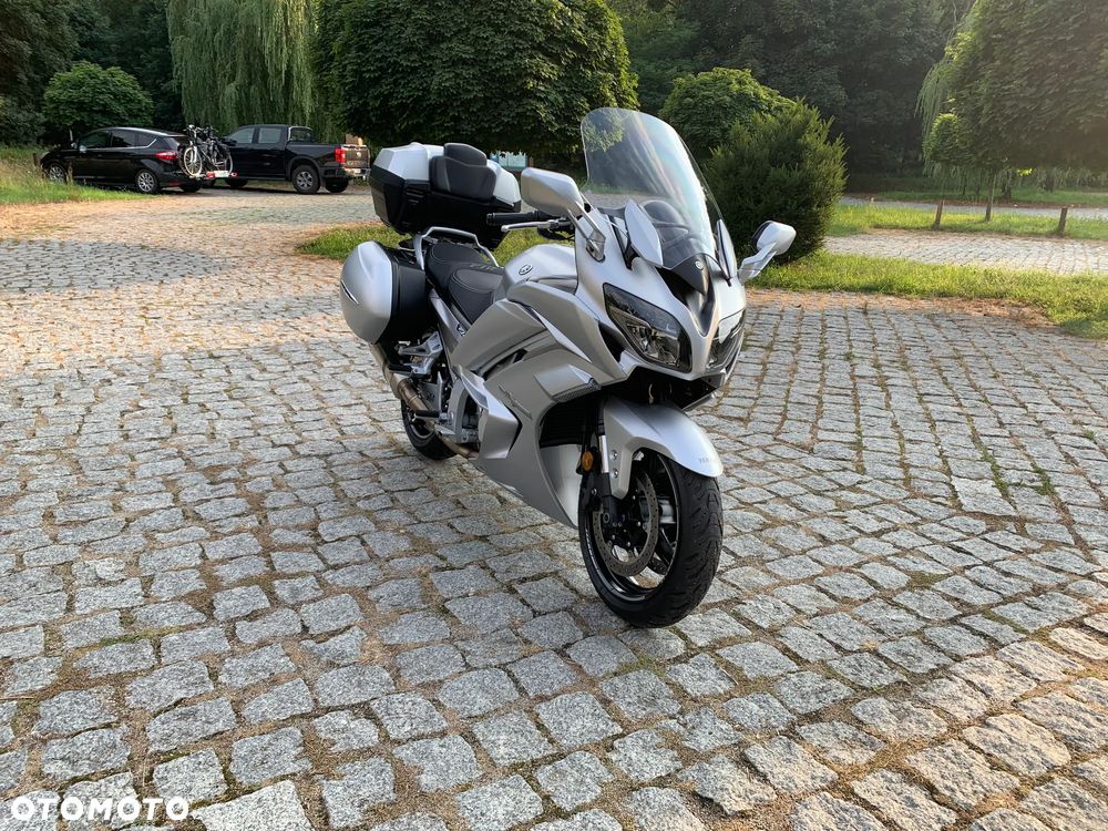 Yamaha FJR - 10