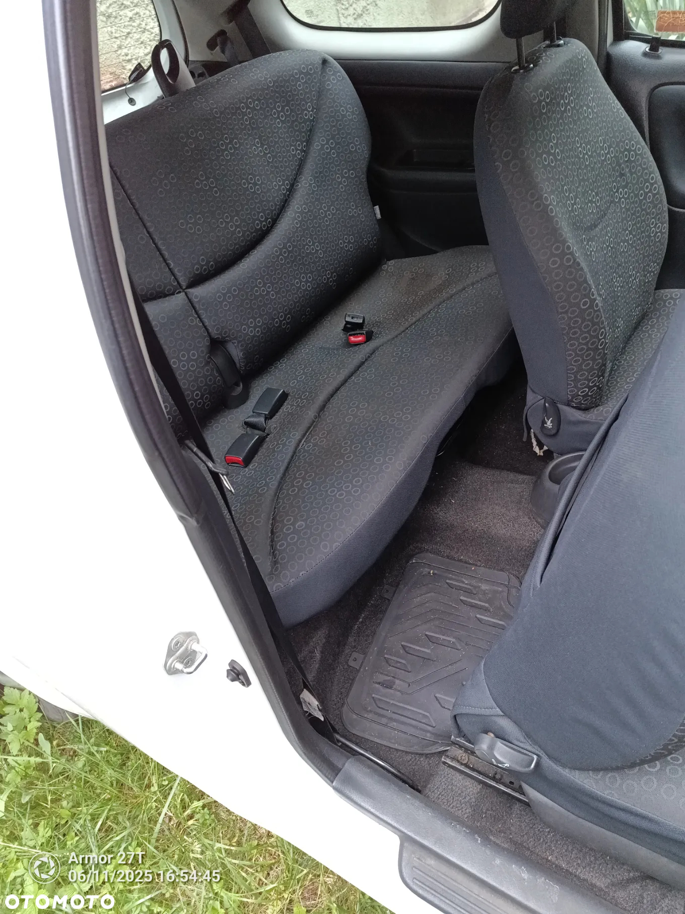 Toyota Yaris 1.0 Base - 2