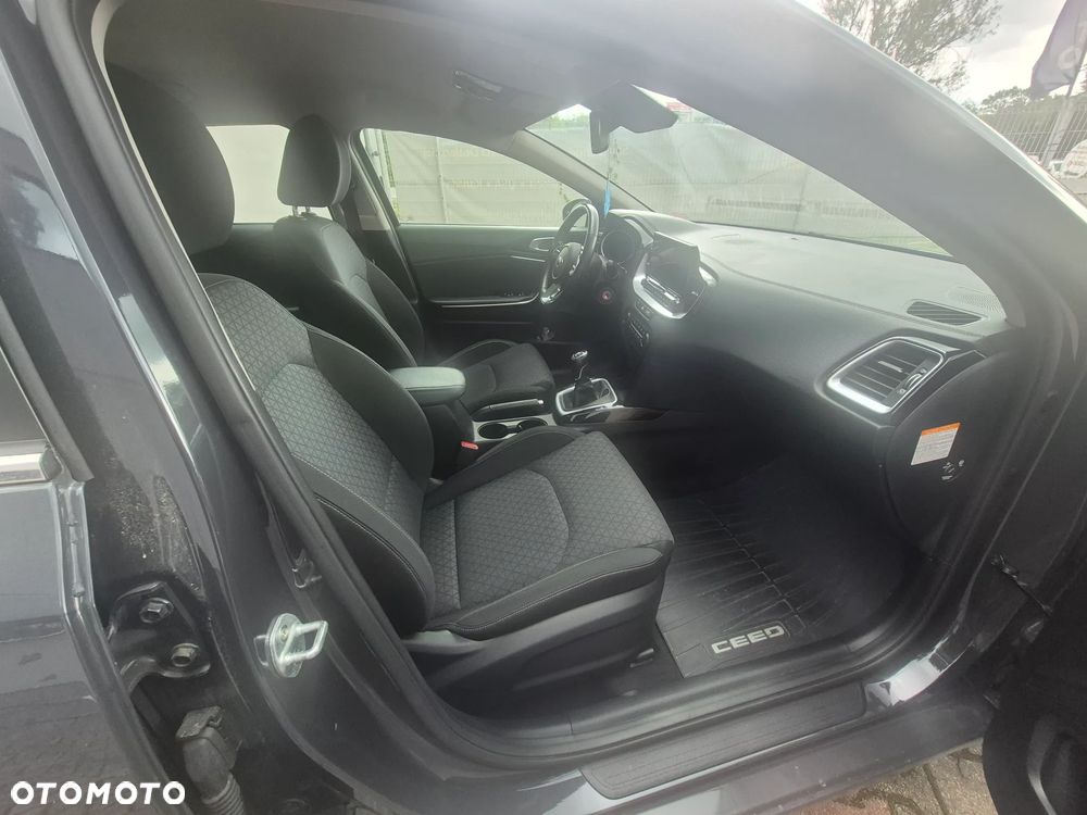 Kia Ceed 1.6 CRDi SCR L Business Line Plus - 14