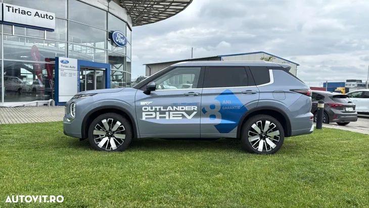 Mitsubishi Outlander - 2